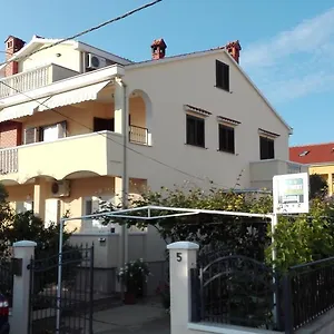 apartments-mirijana.hotelinzadar.com/