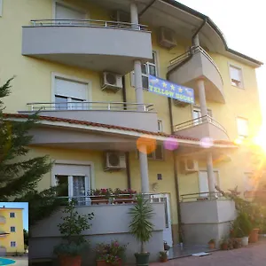 Appartamento Yellow House