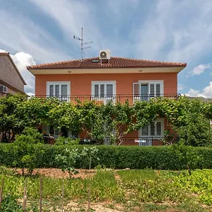 marinella-trogir.hotels-in-trogir.com/
