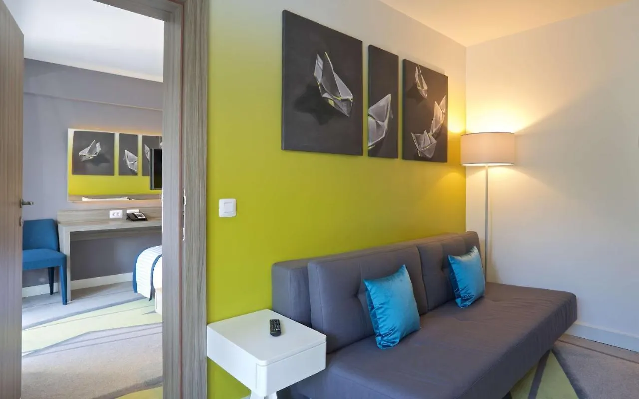 ***  Park Plaza Arena Pula Otel Hırvatistan
